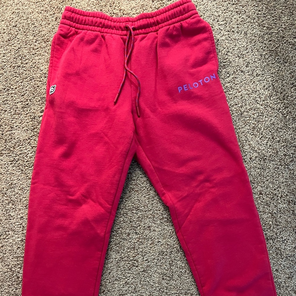 Red peloton sweats size small